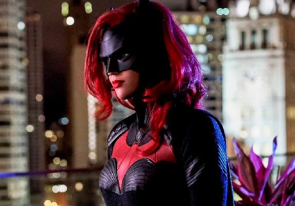 BATWOMAN: NOVA HEROÍNA IRÁ SUBSTITUIR KATE KANE NA SEGUNDA TEMPORADA!