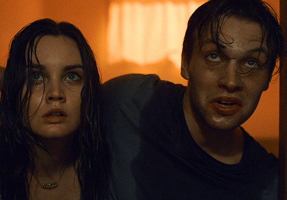 INFECÇÃO MISTERIOSA CAUSA PÂNICO NO TRAILER DO TERROR: THE BEACH HOUSE!