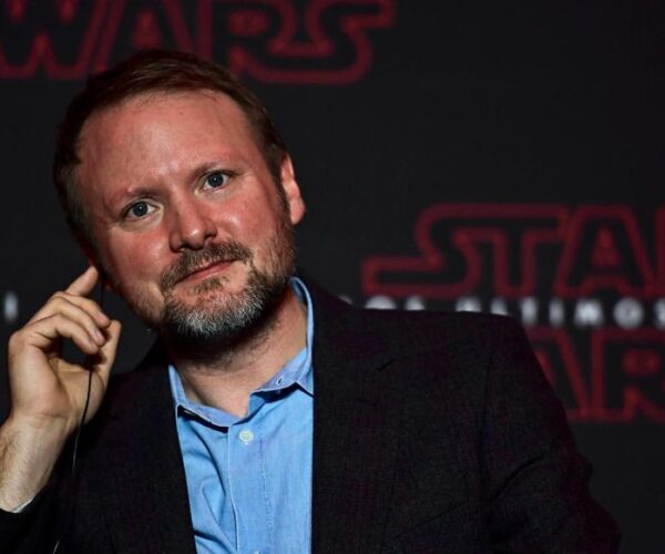 Rian Johnson afirma que sua trilogia de Star Wars ainda irá ocorrer!