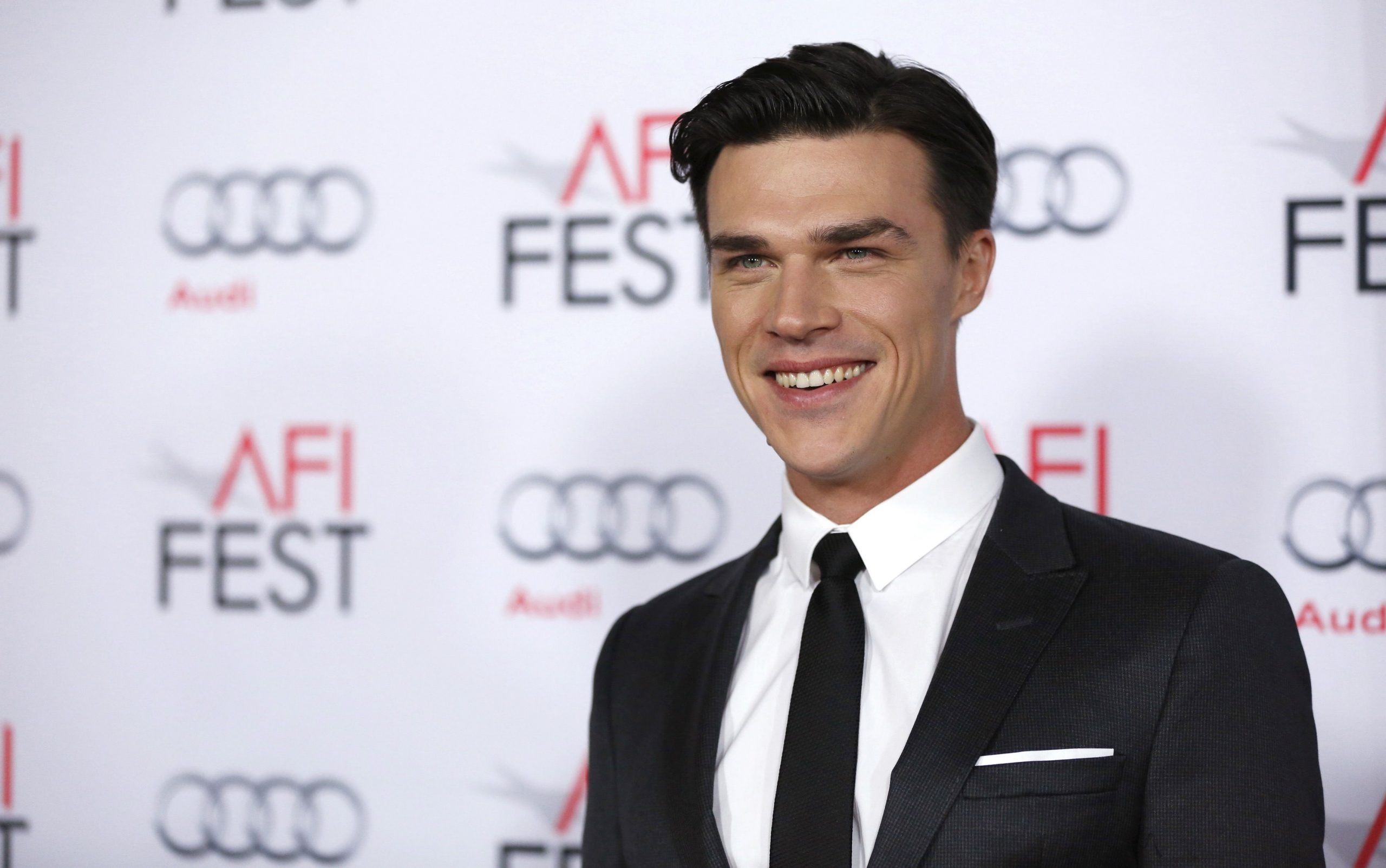 HBO escala Finn Wittrock para protagonizar série do Lanterna Verde!