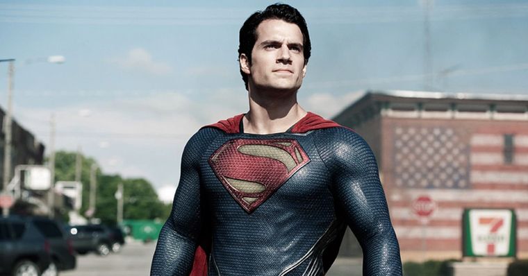 Henry Cavill celebra projeto com versão negra do Superman, e diz que aceitaria voltar a viver o herói