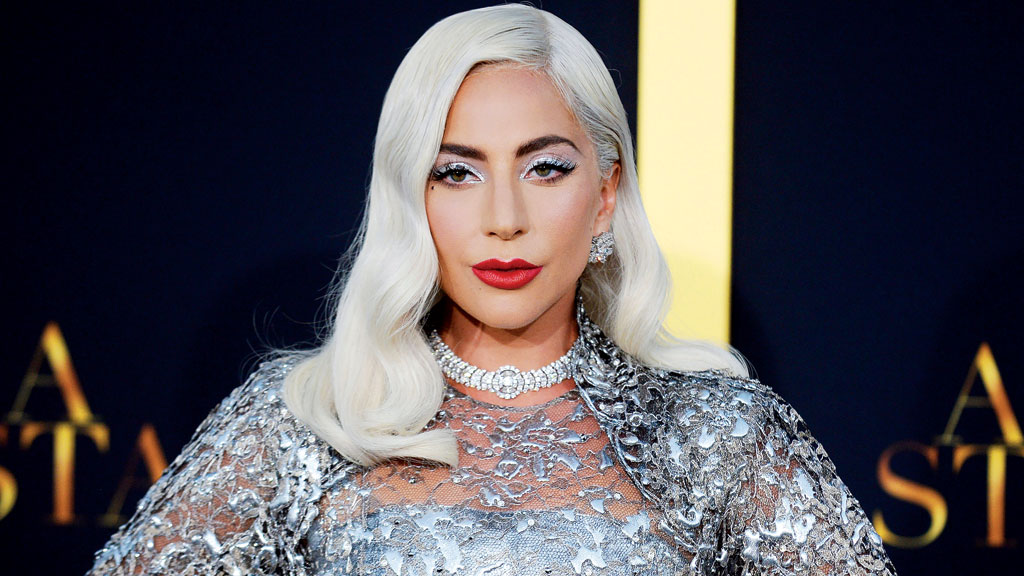 Lady Gaga negocia para interpretar Arlequina na sequência de Coringa