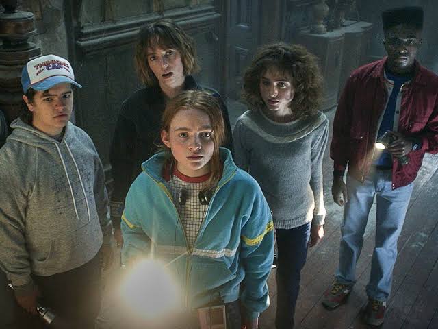 Episódios de Stranger Things 4 ganham cartazes no estilo clássico