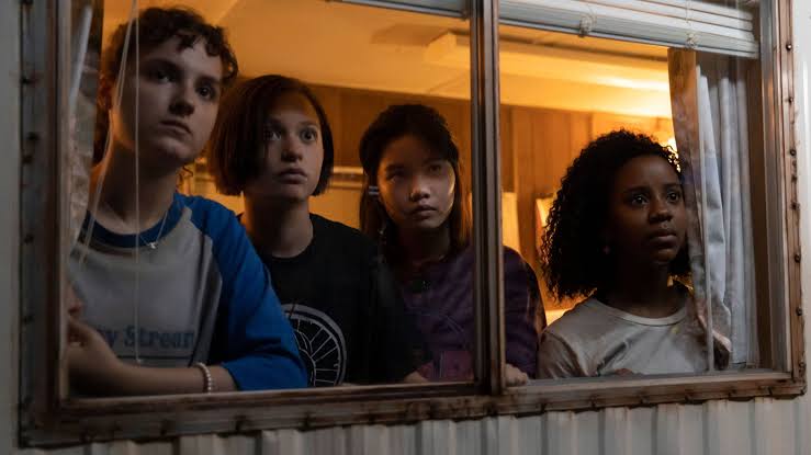 Paper Girls ganha trailer com viagem no tempo e nostalgia dos anos 80