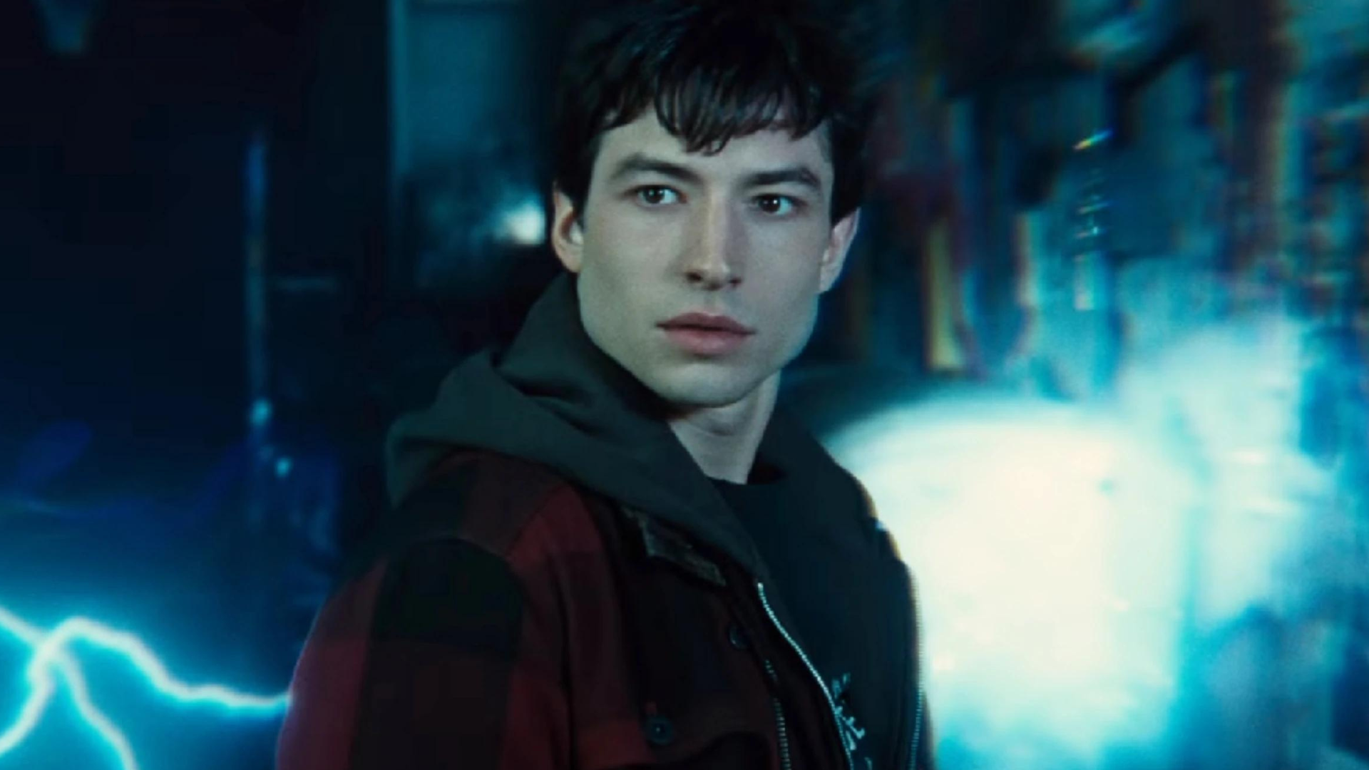 Ezra Miller fala sobre polêmicas e confirma que vai se tratar