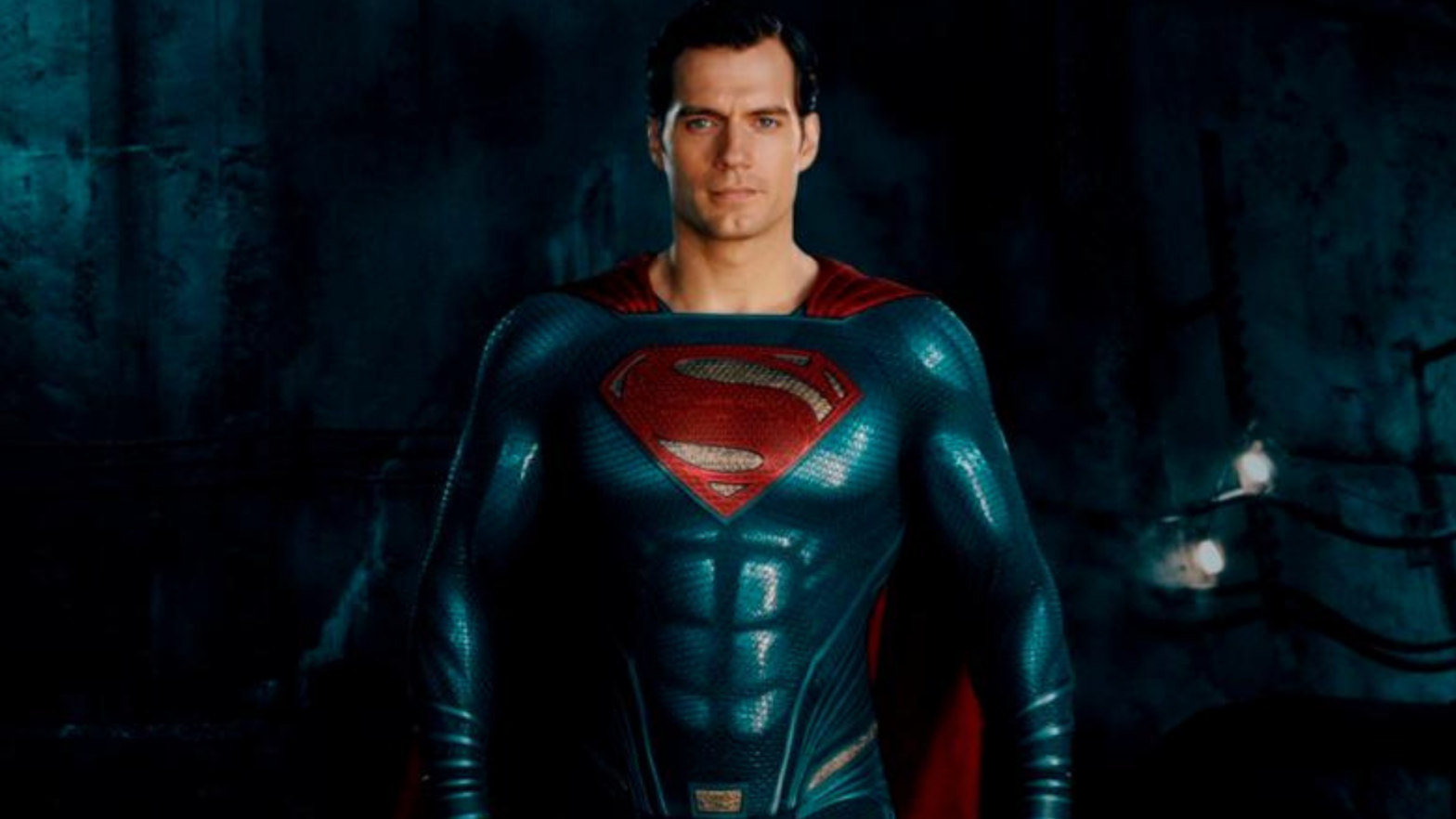 Henry Cavill anuncia sua volta ao papel de Superman