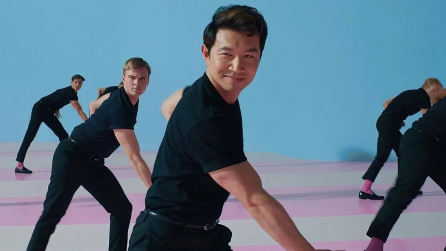 Simu Liu diz como o filme da Barbie se diferencia dos outros