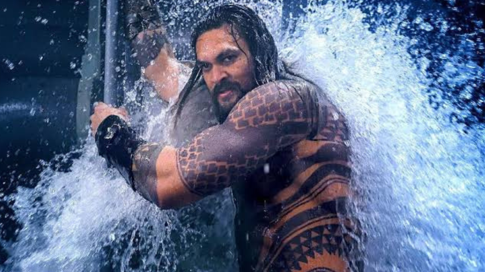 Jason Momoa promete novidades após reunião com a DC