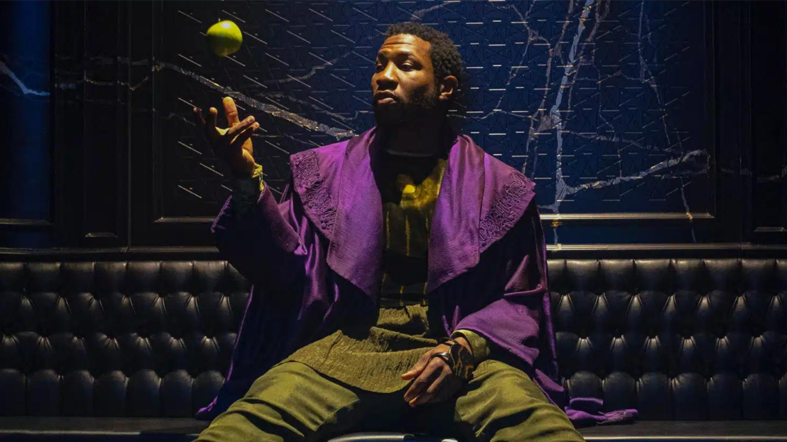 Jonathan Majors é preso acusado de agredir mulher
