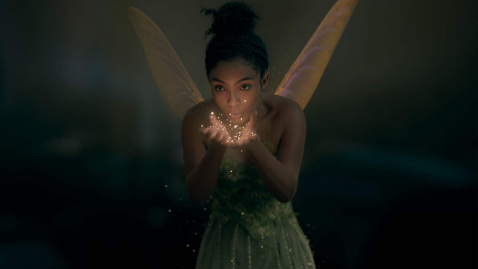 Atriz da Sininho em Peter Pan & Wendy sofre com ataques racistas