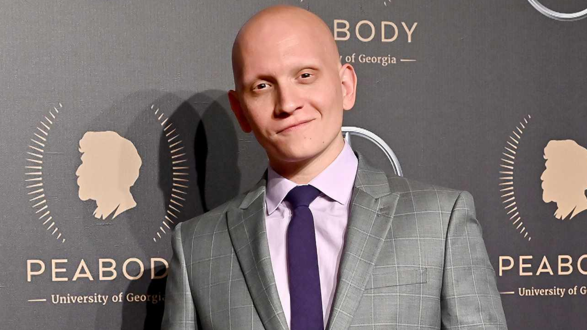 Anthony Carrigan é anunciado como Metamorfo em Superman: Legacy