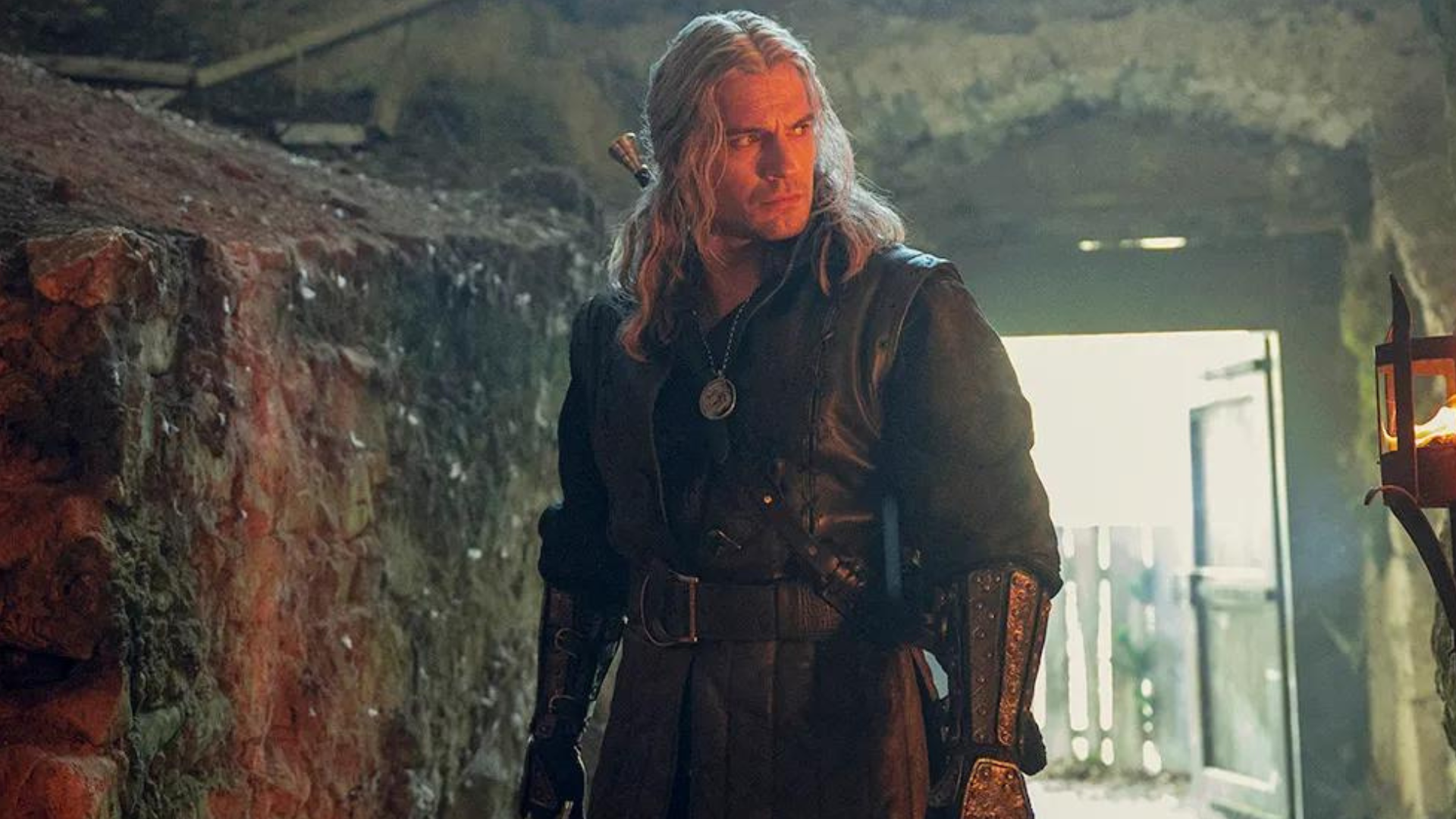 The Witcher “esgotou” Henry Cavill, diz diretor