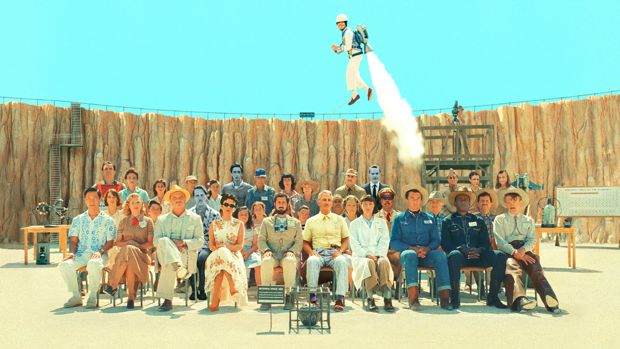 Crítica- Em Asteroid City o rigor de Wes Anderson celebra as inúmeras possibilidades de um trabalho artístico.