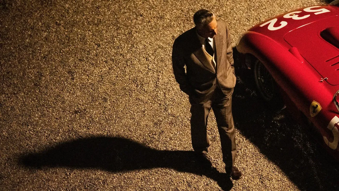 Crítica – ‘Ferrari’ é retrato brutal de Michael Mann sobre os fantasmas e obsessões do homem por trás da lenda.